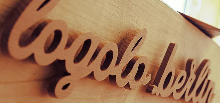 logolo Logo aus Holz